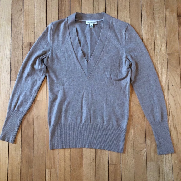 Banana Republic Sweaters - Banana Republic v-neck sweater